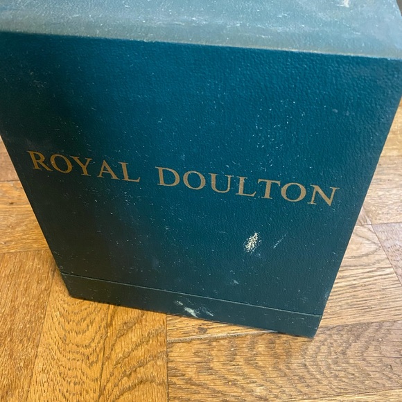 Royal doulton lute lady musicians statue - Picture 10 of 10